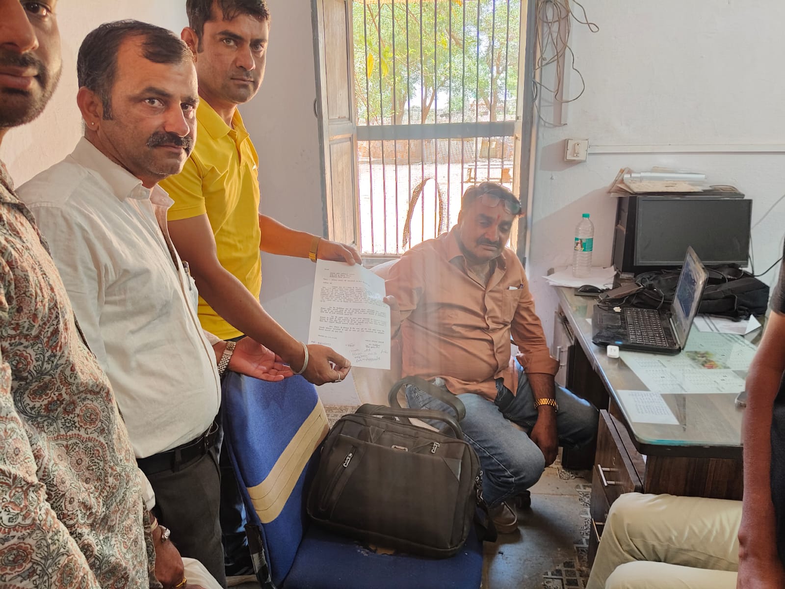 कोबल्स व्यापारियों की रॉयल्टी कर्मचारियों के व्यवहार पर नाराजगी, खनिज विभाग को ज्ञापन सौंपकर समस्याओं के समाधान की मांग