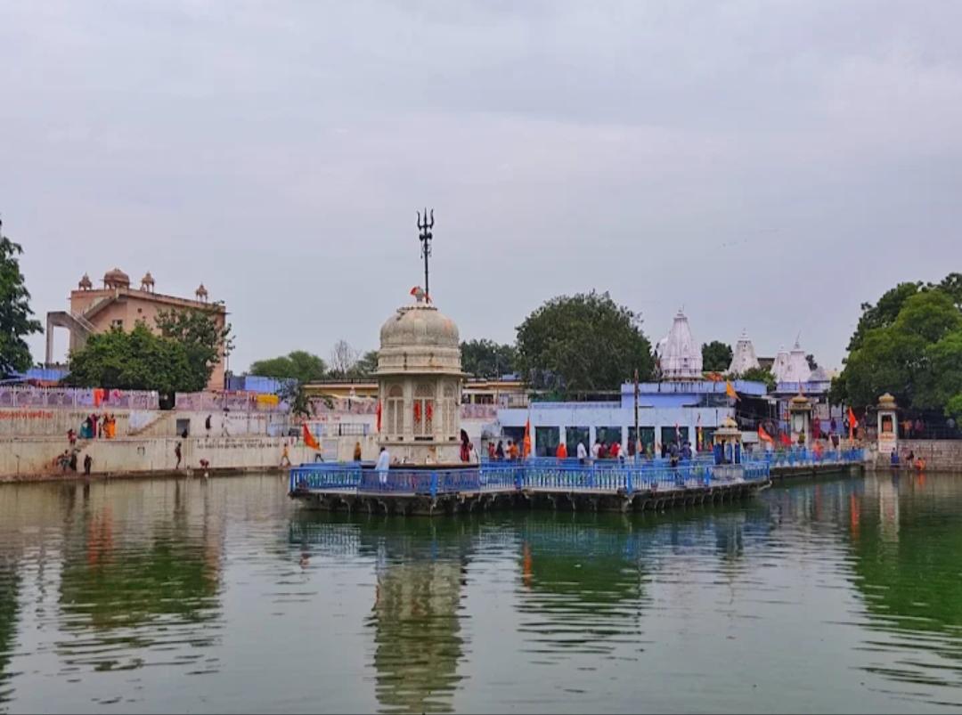 सोमवती अमावस्या पर तिलस्वां महादेव में उमड़ा आस्था का सैलाब, लाखों श्रद्धालुओं ने लगाई पवित्र कुंड में डुबकी